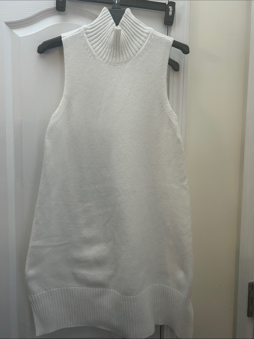 Sleeveless Cowl-Neck Knit Tunic Sweater dress in White